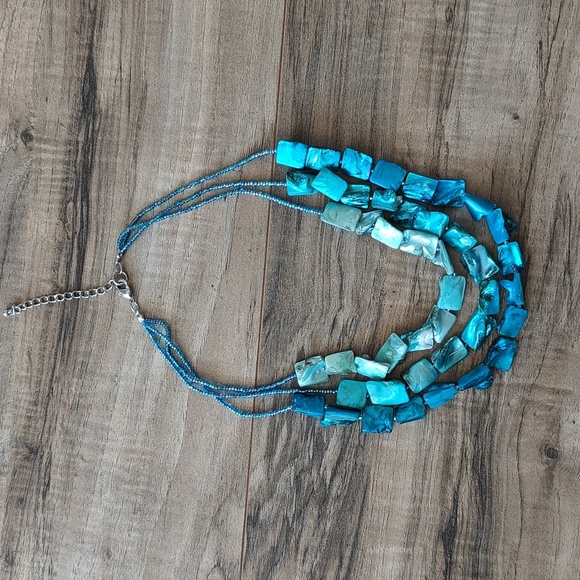 EUC Triple Strand Turquoise Necklace - Picture 3 of 6